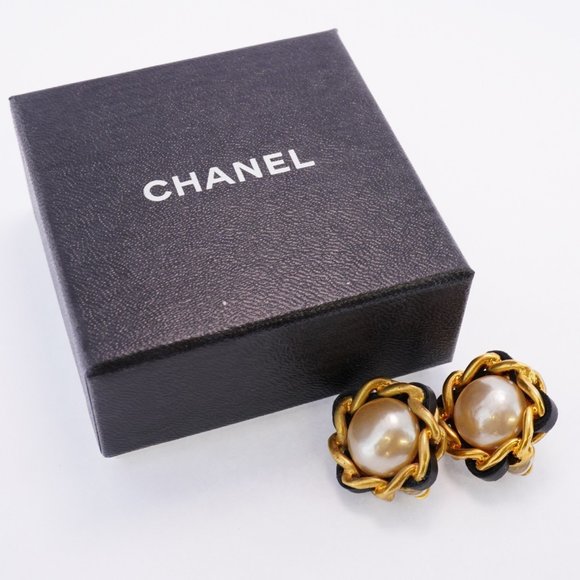 CHANEL Black and Gold Pearl Earrings - Picture 7 of 10